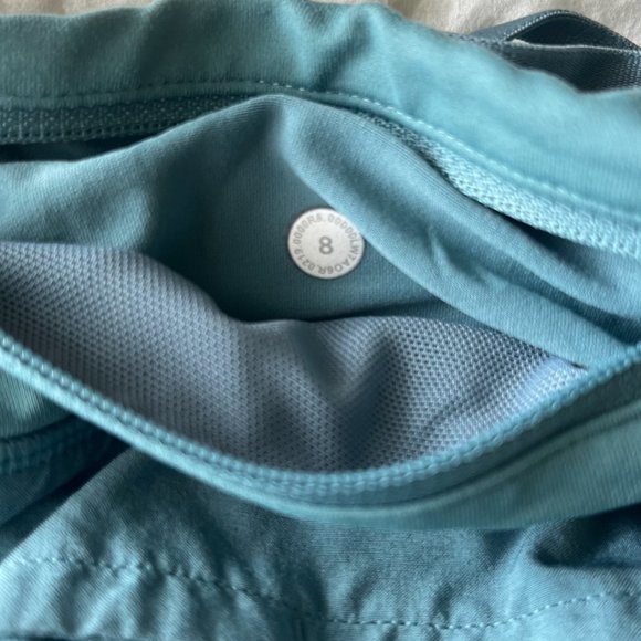 Lululemon Speed up shorts 2.5 - Picture 2 of 3
